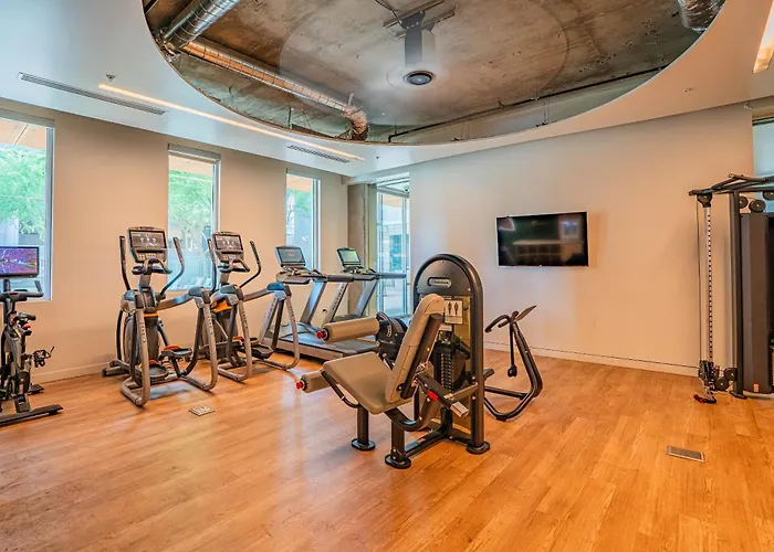 Chic Downtown Gem W Scenic Balcony Park *