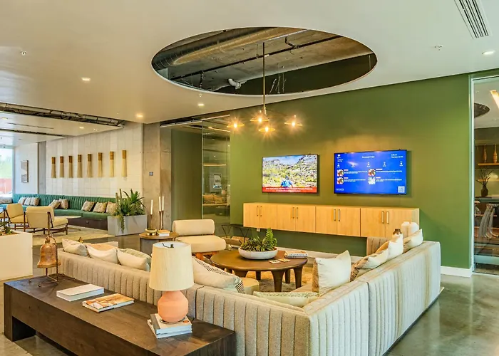 Chic Downtown Gem W Scenic Balcony Park *