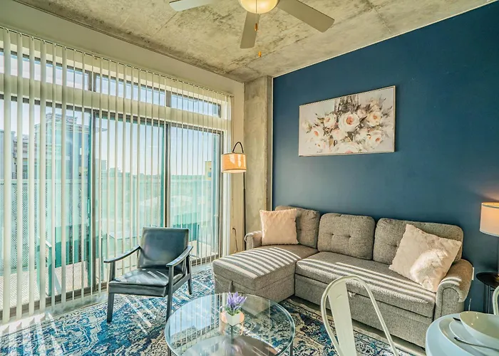 Chic Downtown Gem W Scenic Balcony Park Apartment Phoenix