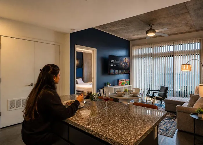 Chic Downtown Gem W Scenic Balcony Park *